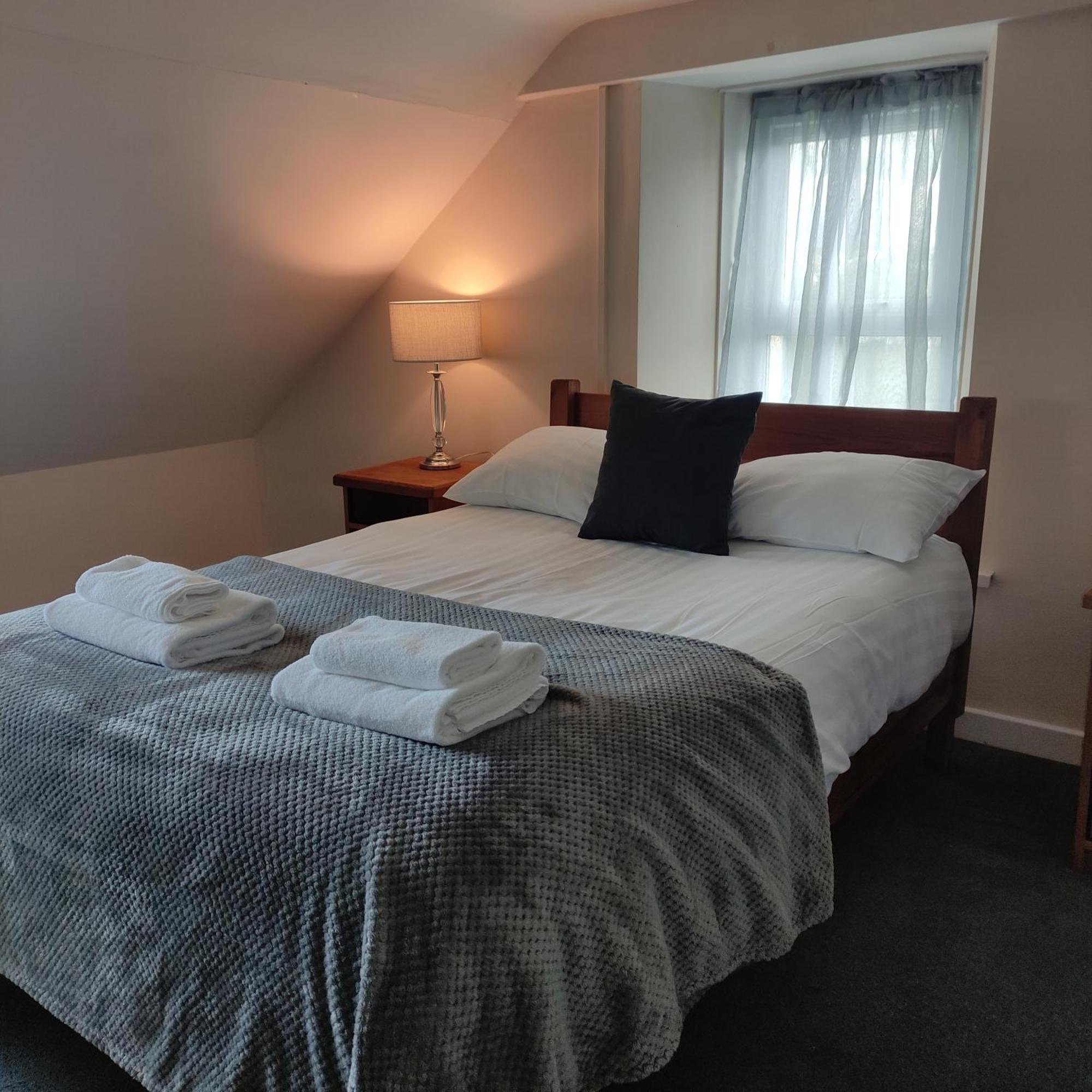 Rose And Crown Hotel & Hope And Anchor Bar Goodwick Экстерьер фото