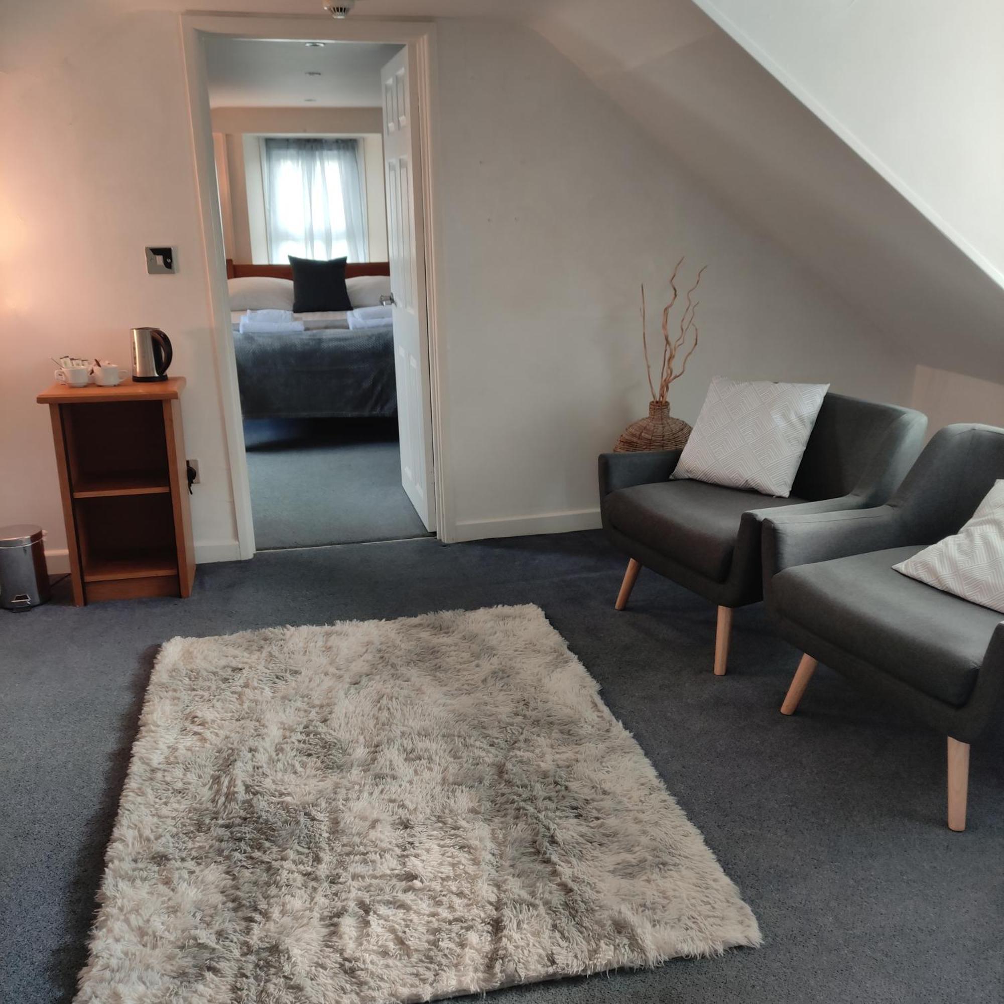 Rose And Crown Hotel & Hope And Anchor Bar Goodwick Экстерьер фото