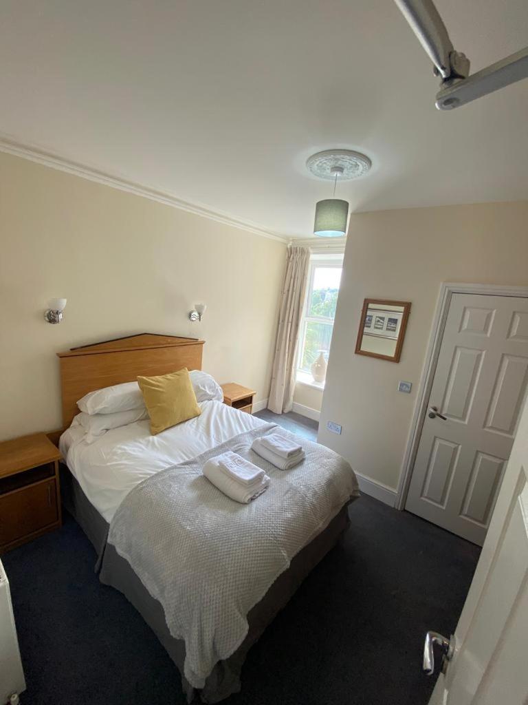 Rose And Crown Hotel & Hope And Anchor Bar Goodwick Экстерьер фото