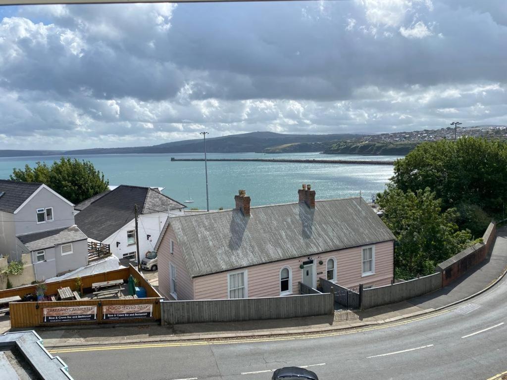 Rose And Crown Hotel & Hope And Anchor Bar Goodwick Экстерьер фото