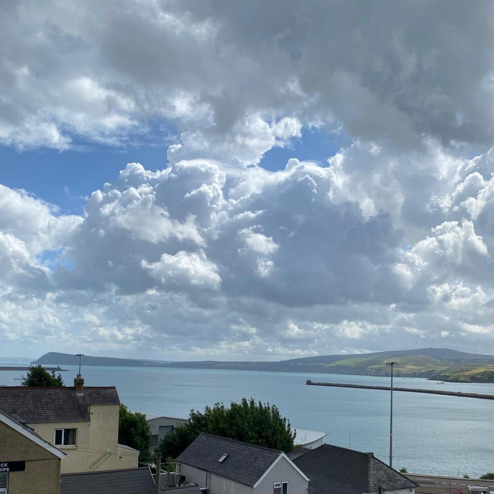 Rose And Crown Hotel & Hope And Anchor Bar Goodwick Экстерьер фото