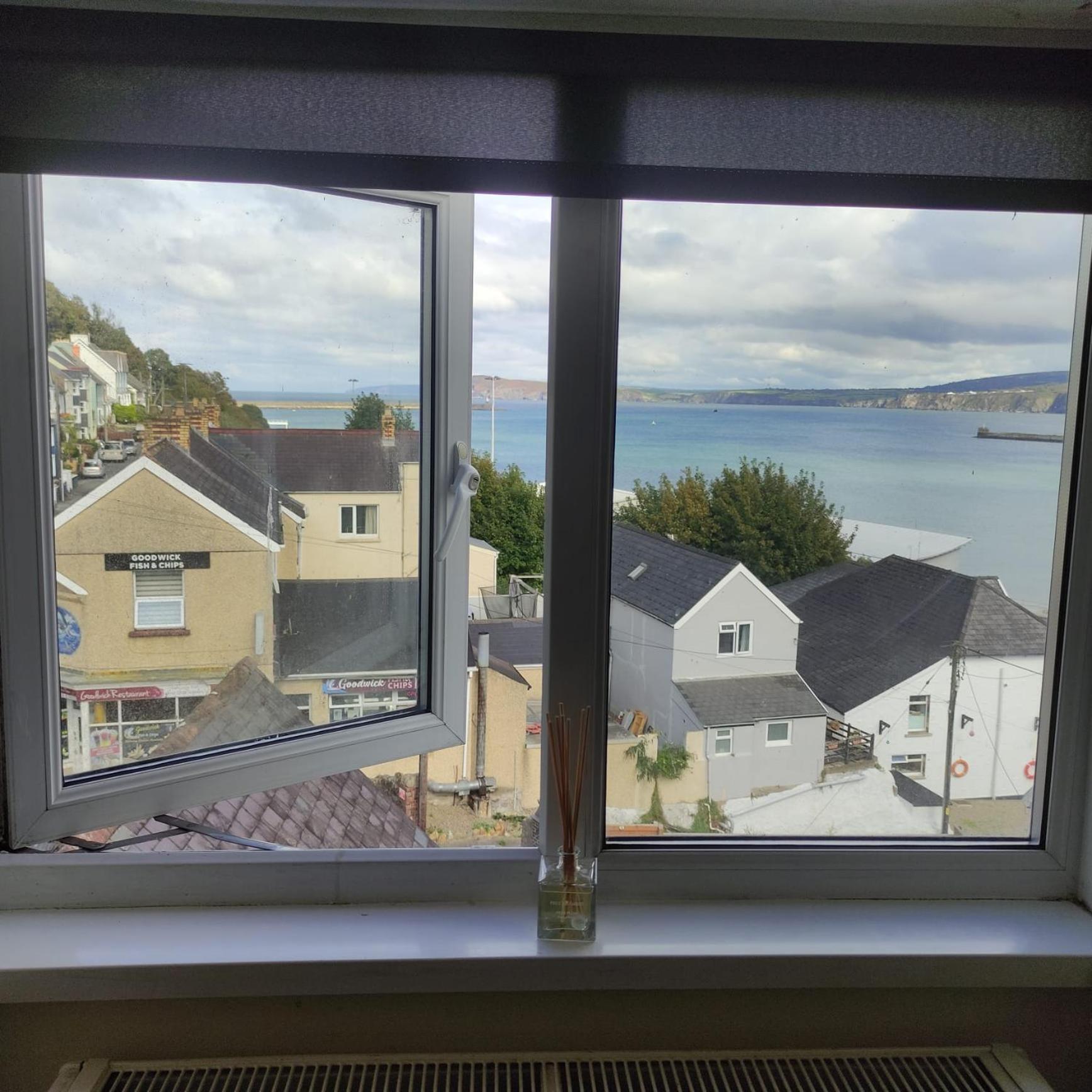 Rose And Crown Hotel & Hope And Anchor Bar Goodwick Экстерьер фото